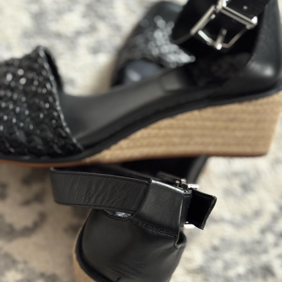 Vince Camuto Bretandi Adjustable
Espadrille Wedge...6.5 - Picture 3 of 5